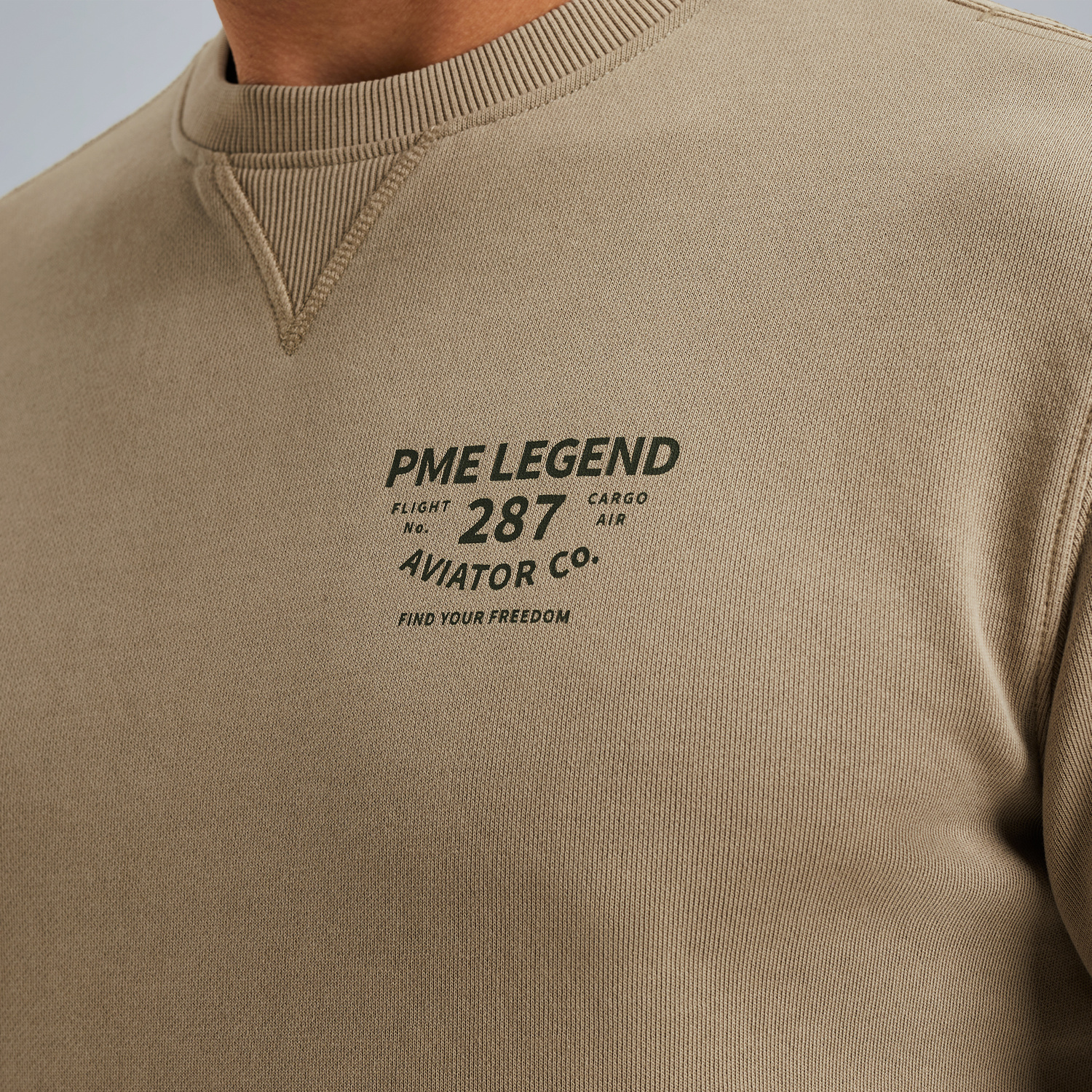 PSW2506422-6391_model_4.jpg
