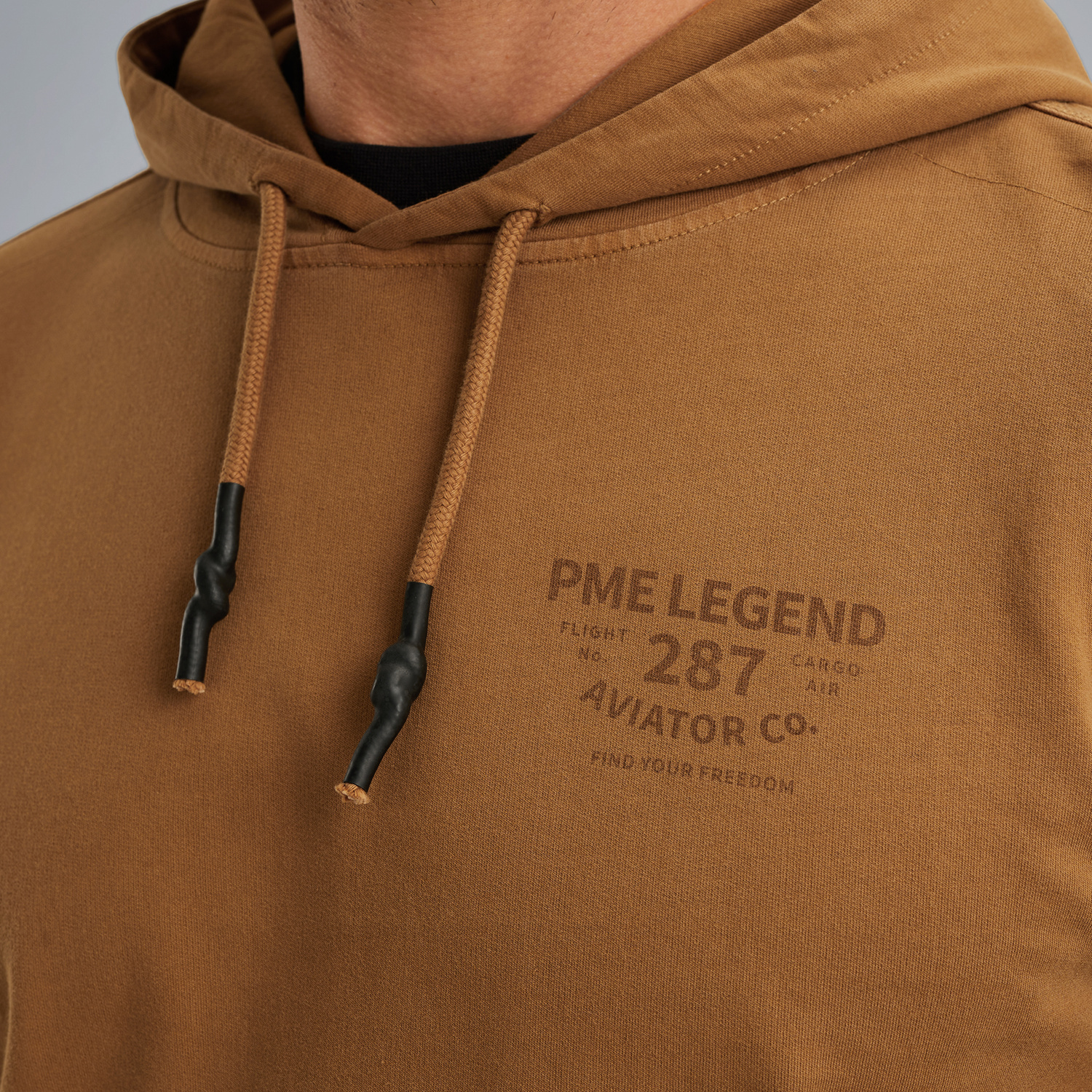PSW2506425-8187_model_4.jpg