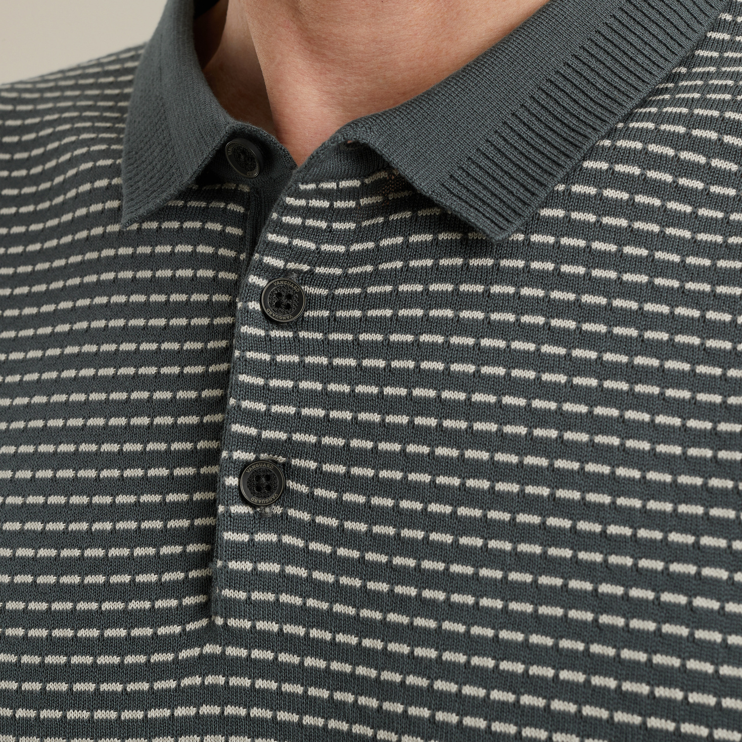 VPSS2504860-9076_model_4.jpg