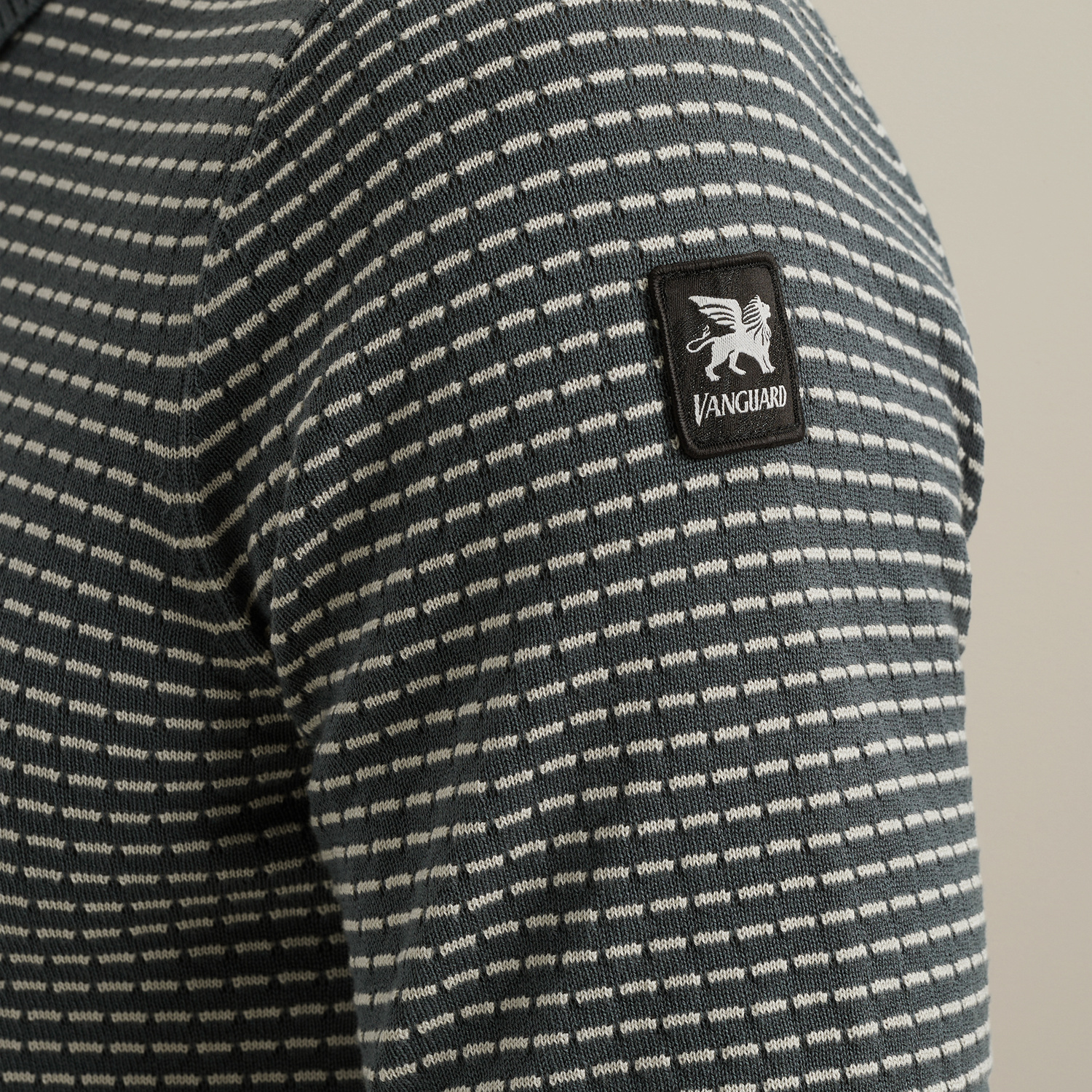 VPSS2504860-9076_model_5.jpg