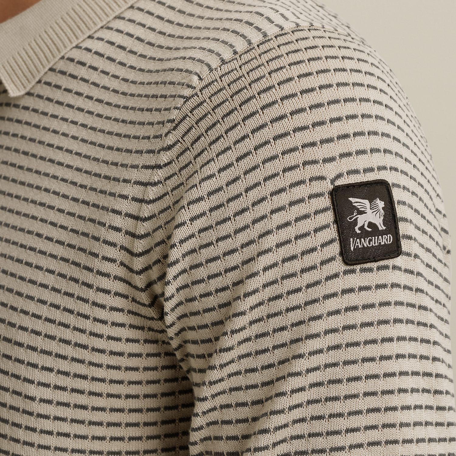 VPSS2504860-7074_model_5.jpg