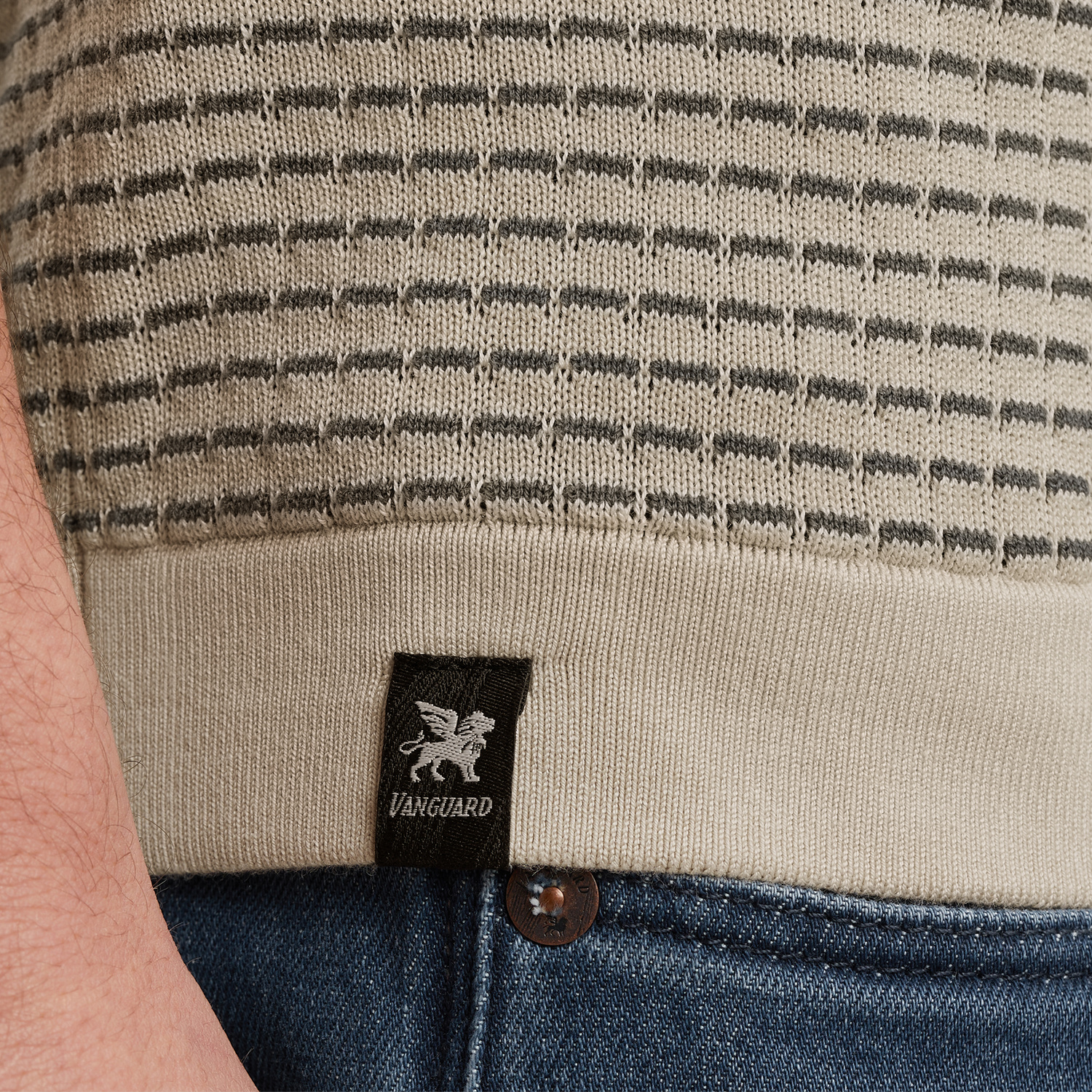 VPSS2504860-7074_model_6.jpg