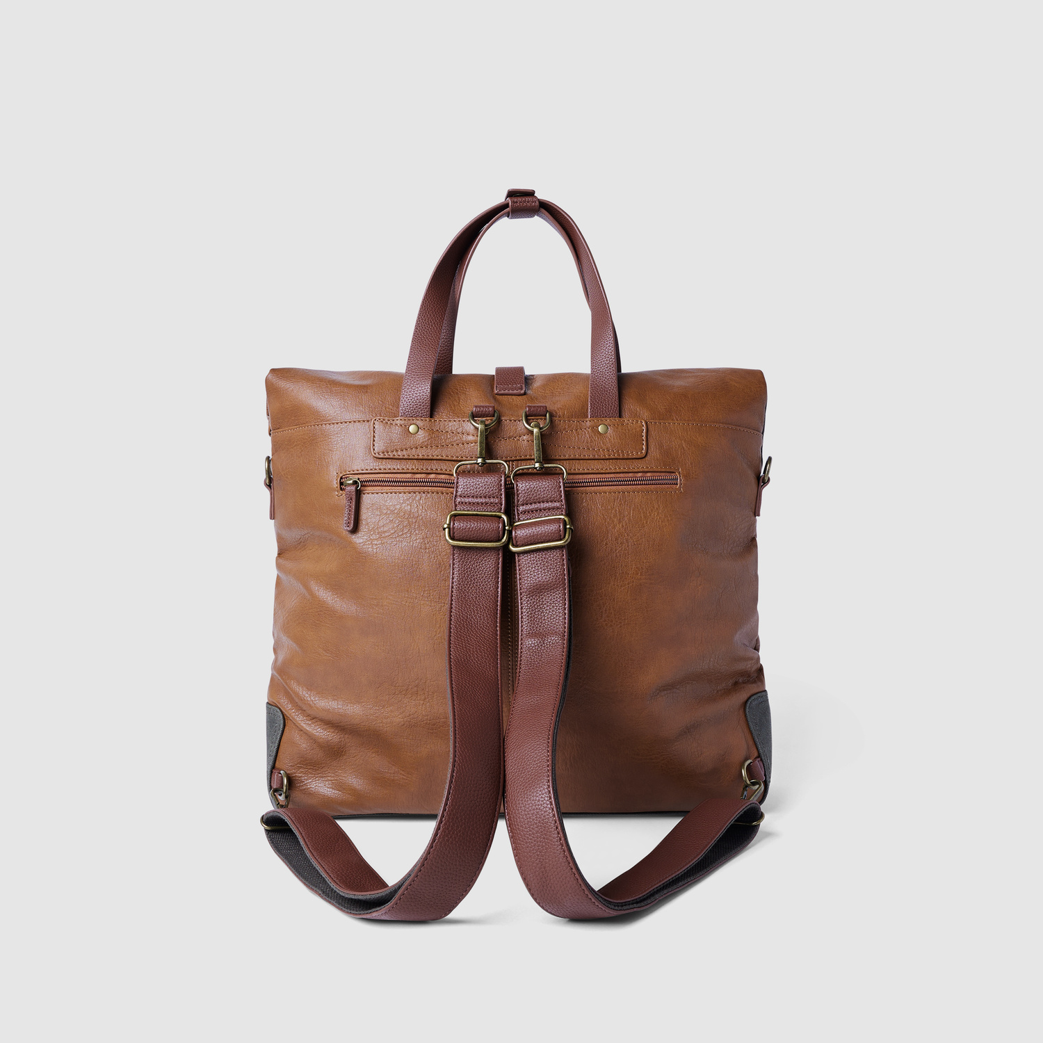 VGROLLTOPBAG-000_model_2.jpg