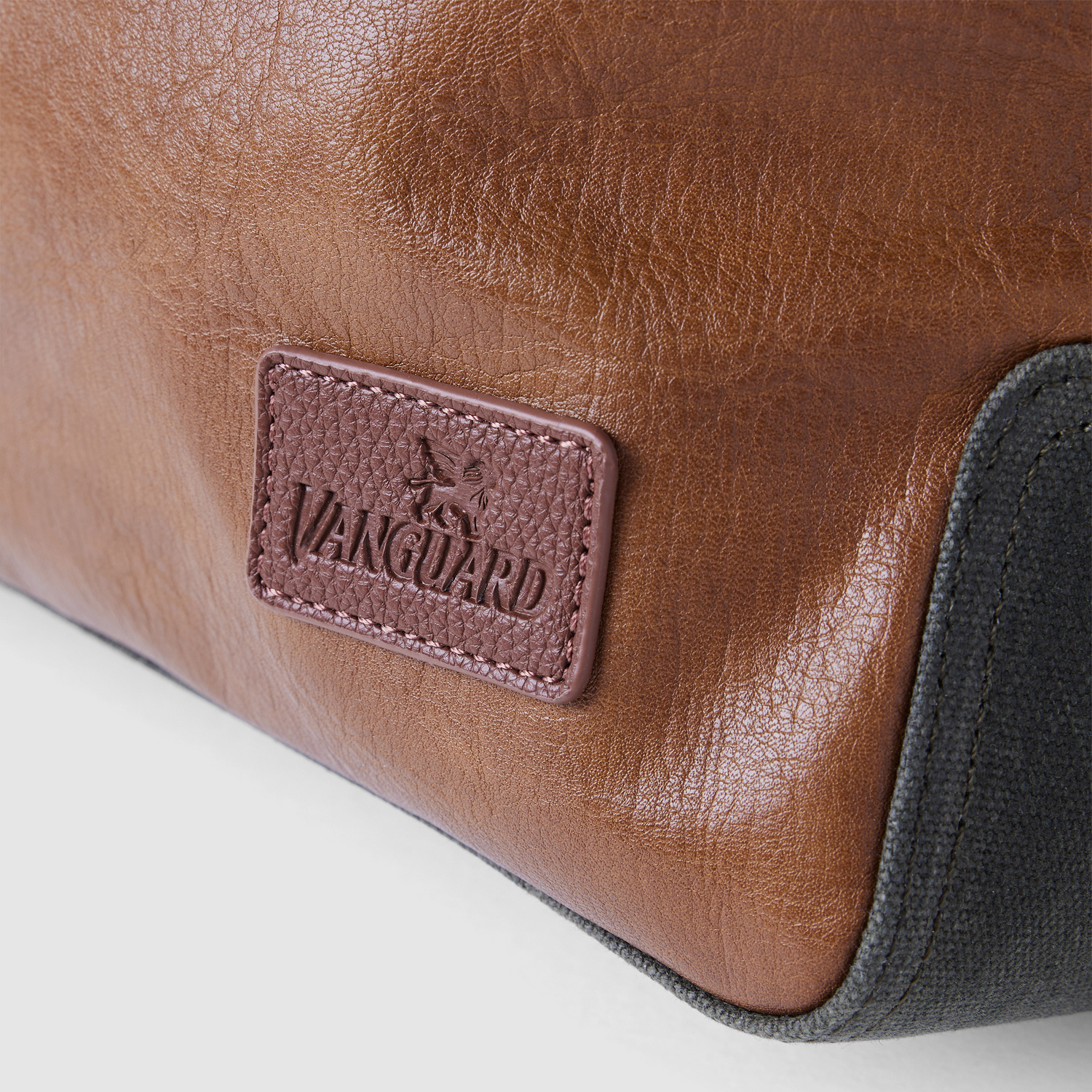 VGROLLTOPBAG-000_model_5.jpg
