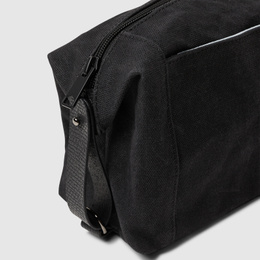 VGTOILBAG-000_model_2.jpg