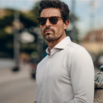 LÄSSIG UND STILVOLL